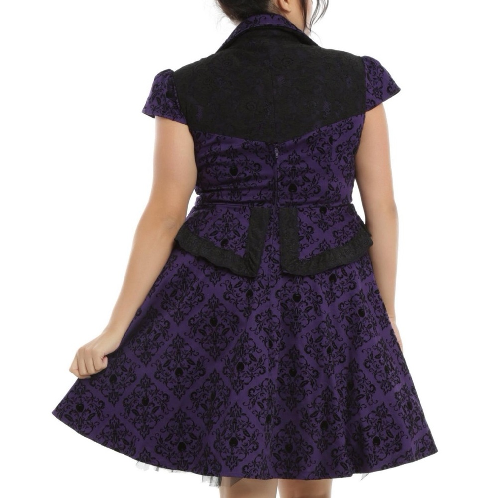 Hot Topic x Disney Once Upon A Time Regina Evil Queen Purple Damask Dress 22 3X - Picture 9 of 16